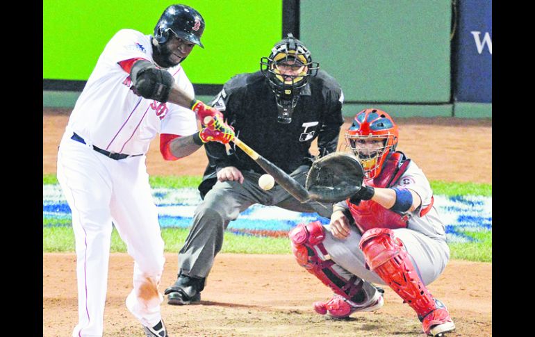 La pone del otro lado. David Ortiz conecta un cuadrangular de dos carreras en la séptima entrada. EFE /