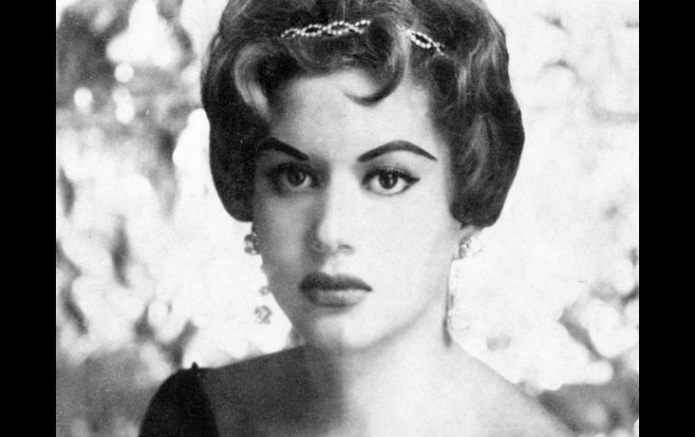 Ana Bertha Lepe participó en Miss Universo en 1953; su belleza le dio el tercer lugar del concurso. ARCHIVO /