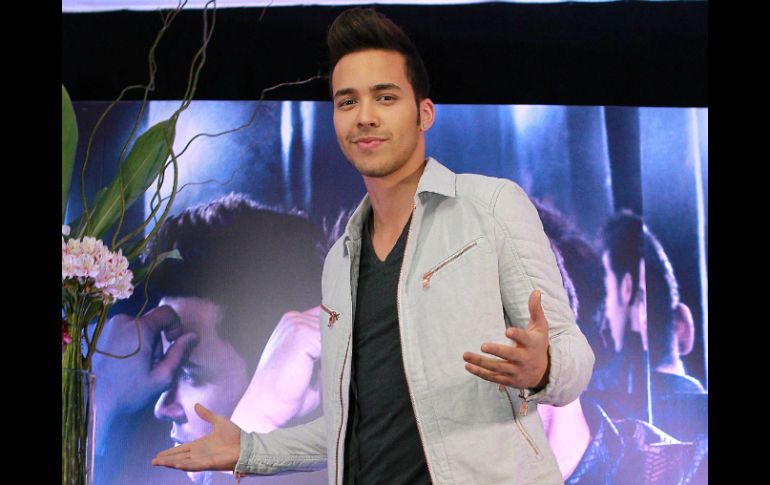 Prince Royce dice estar orgulloso de representar a los latinos con su música.  /