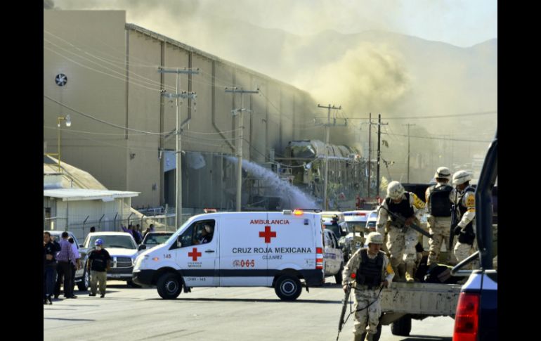 Elementos del Ejército realizan labores de rescate en el edificio siniestrado. EFE /