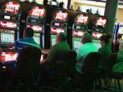 Relatan que hay personas que pueden pasar todo el día en el casino. ARCHIVO /