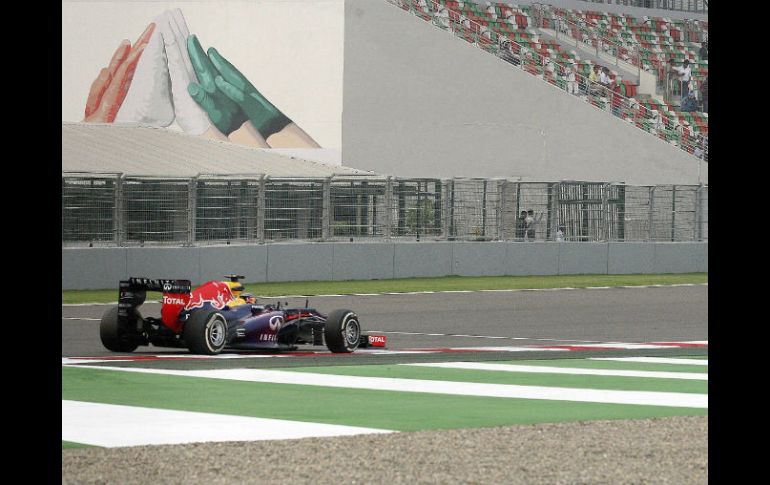 Sebastian Vettel sólo necesita llegar quinto en el GP de India para ganar su cuarto título mundial consecutivo. EFE /