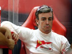 Alonso, que partirá desde la octava posición de la parrilla, dice que su prioridad es ayudar lo más que pueda a Ferrari. EFE /