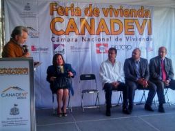 Director de Iprovipe, representantes de Sedeco Jalisco y Canadevi asisten a la inauguración de Feria de Vivienda.  /