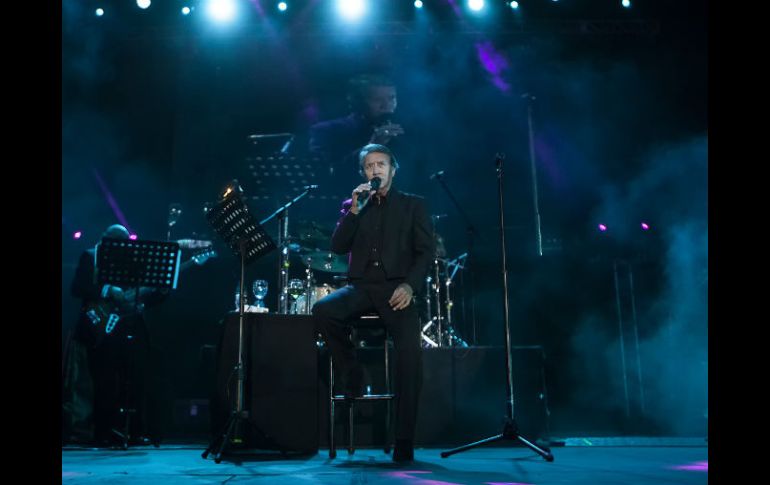 El cantante dedicó a sus seguidoras jaliscienses una de sus composiciones más recientes titulada Mujer.  /