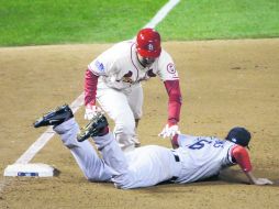 Craig, de los Cardenales, se enredó con el caído Middlebrooks en la jugada que definió todo en el tercer juego del Clásico de Otoño. AFP /