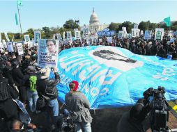 'Paren el espionaje masivo' gritaron manifestantes en Washington contra programas de vigilancia electrónica estadounidense. AP /