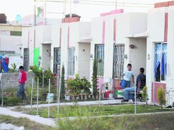 Debido a la lejanía con sus centros de trabajo, muchos de los habitantes de casas en la periferia terminan abandonándolas.  /