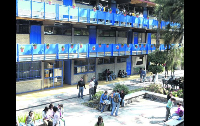 La prepa 11 de la UdeG es uno de los planteles de la casa de estudios que requiere inversión en mantenimiento.  /