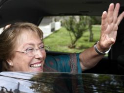 La candidata a la presidencia por la Nueva Mayoría, Michelle Bachelet, luego de entregar su programa de gobierno. EFE /