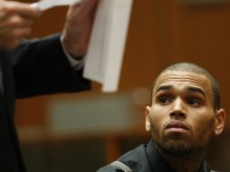 Chris Brown fue condenado en 2009 por agredir a su ex novia, la cantante Rihanna. ARCHIVO /