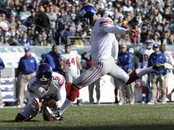 Josh Brown (D) convirtió la mayor cantidad de goles de campo en su carrera, para darle el segundo triunfo a los Gigantes. AP /