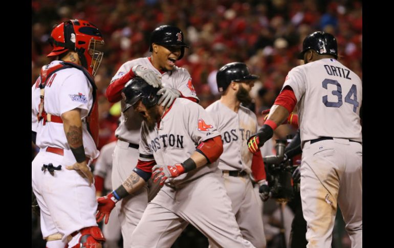 Con jonrón de Gomes, los Medias Rojas vencen este domingo a los Cardenales. AP /