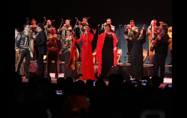 Cantantes rinden homenaje a José Alfreo Jiménez, con fusión de mariachi y flamenco. NTX /