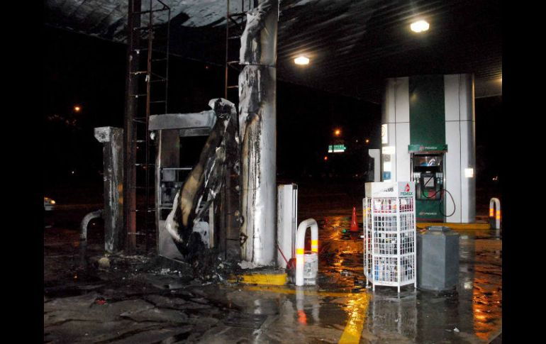 Vista general de una estación de gasolina en la ciudad de Morelia  que fue incendiada por presuntos narcotraficantes. NTX /