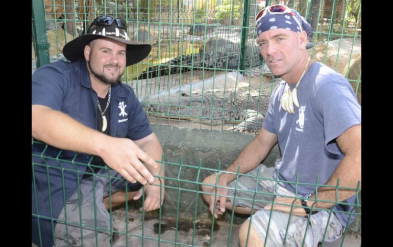 Paul Bedard y Jimmy Riffle grabarán durante 16 días en el puerto sinaloense. ESPECIAL /