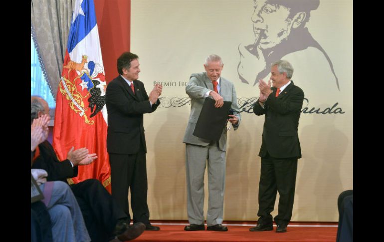 Este premio es uno de los más relevantes de habla hispana y la distinción más importante que entrega el Estado chileno. EFE /