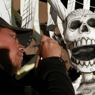Dedican ofrenda monumental del Zócalo a José Guadalupe Posada