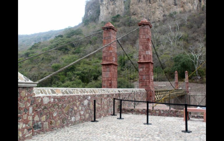 Además, la queja es que sólo los fines de semana se puede acceder al punto donde está el Puente de Arcediano. ARCHIVO /