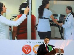 Peña Nieto encabezó el lanzamiento de la Estrategia Nacional para la Prevención y Control de Sobrepeso, la Obesidad y la Diabetes. ESPECIAL /