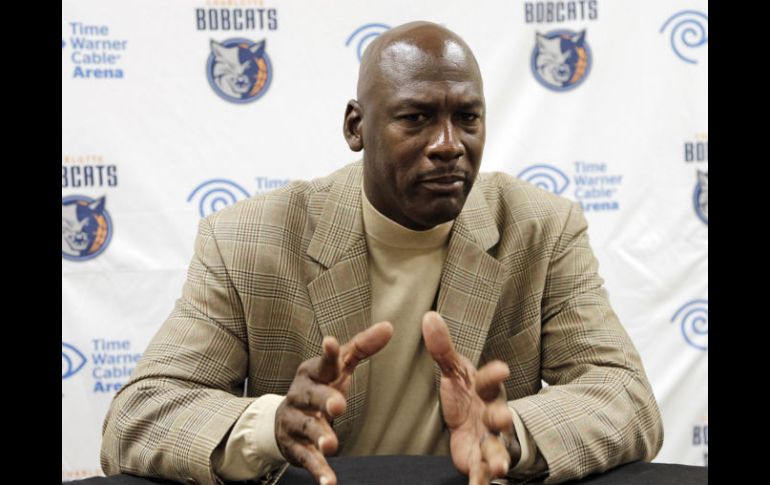 Michael Jordan no ha sido capaz de trasladar su éxito en la cancha a su tarea como propietario. AP /