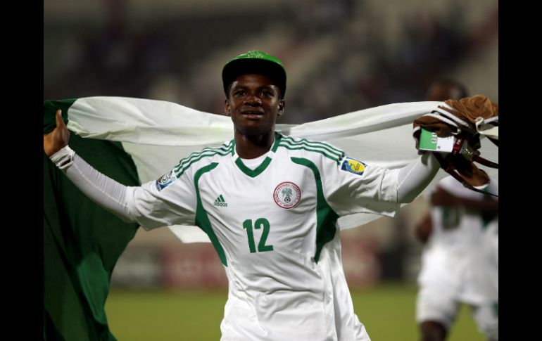 El nigeriano Chigozi Obazi celebra el pase de su selección a semifinales del Mundial Sub-17 AFP /