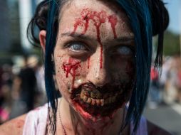 Los disfraces cada vez más sofisticados, se hacen parte de una moda 'zombie' que impone en todo el mundo cada vez más. NTX /