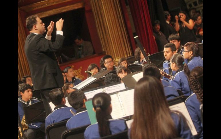 Alrededor de 50 jóvenes dieron cuenta de su capacidad musical durante el cierre de la feria. ARCHIVO /