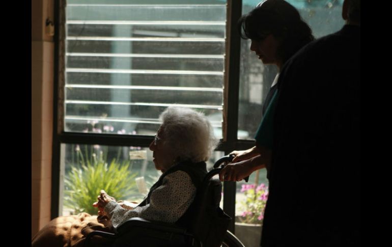 Aseguran que una de las peores problemáticas en los asilos es la soledad. ARCHIVO /