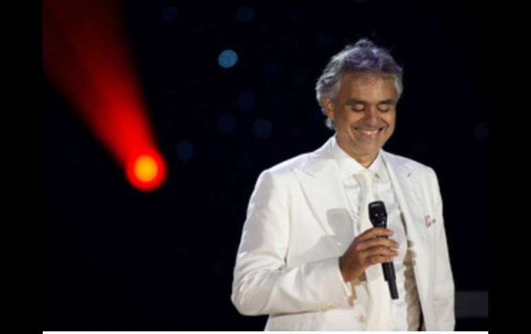 En Portofino Bocelli interpretó algunos de los temas más románticos y reconocidos en todo el mundo. ARCHIVO /