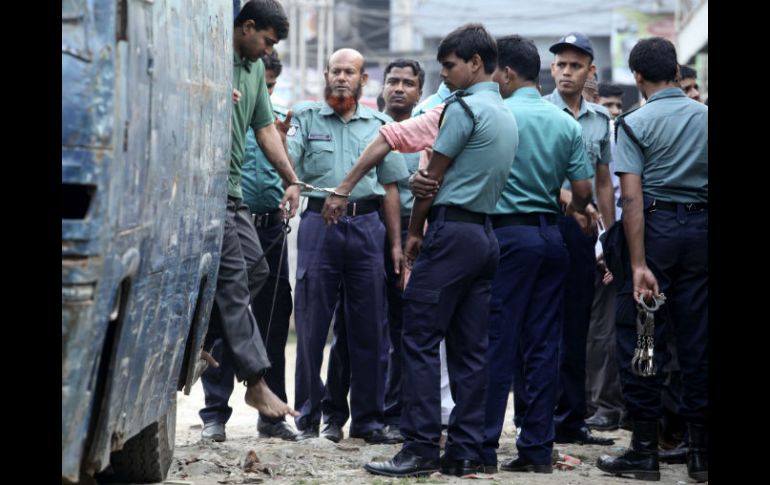 La justicia de Bangladesh condenó hoy a muerte a 152 de unos 850 acusados de asesinato por el motín en el que fallecieron 74 personas. EFE /