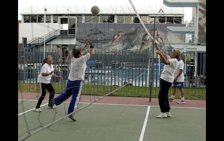 El deporte como distracción o 'hobby', más que responsabilidad, es una constante que se debe mantener hasta la vejez. MEXSPORT /