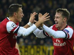 Mesut Özil y Aaron Ramsey fueron los artífices de la anotación con la que el Arsenal derrotó al subcampeón europeo. AFP /