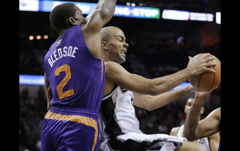 Tony Parker anotó 15 de los últimos 16 puntos de San Antonio. AP /