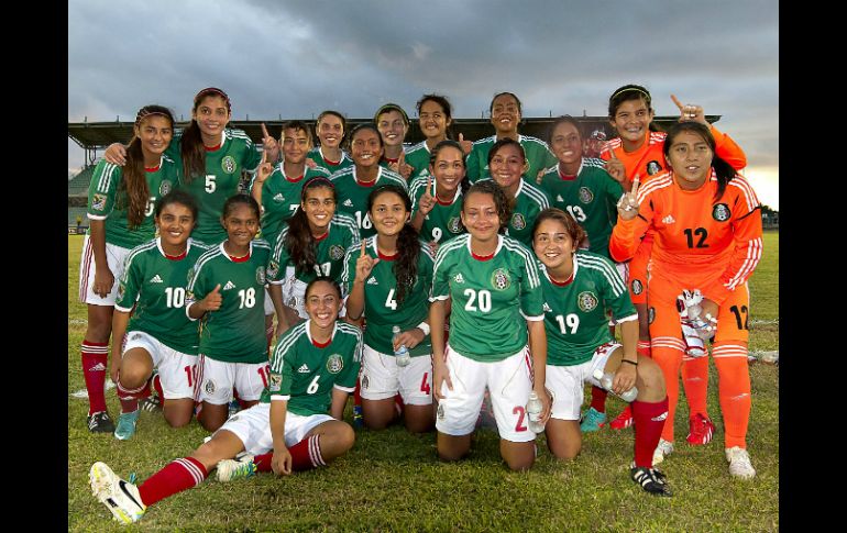 Las jóvenes mexicanas, emocionadas por su victoria. MEXSPORT /