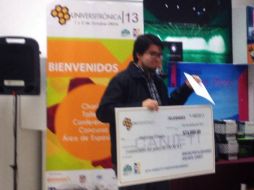 Antonio González ganó 25 mil pesos por crear un programa de realidad aumentada. TOMADA DEL FACEBOOK OFICIAL UNIVERSITRÓNICA ESPECIAL /