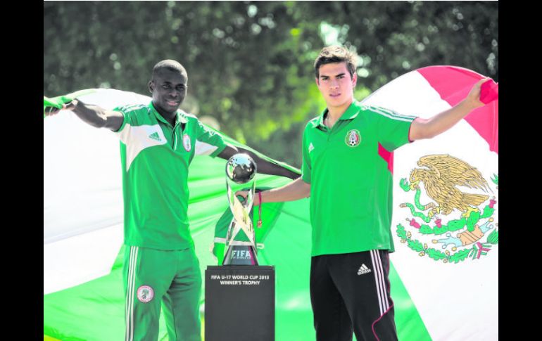 Entre Musa Muhammed y Ulises Rivas saldrá el jugador que tendrá el privilegio de levantar la Copa del Mundo como campeón en EAU. MEXSPORT /