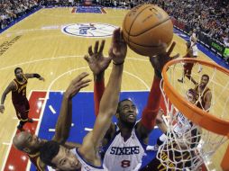 James Anderson y Michael Carter-Williams anotaron 11 cada uno por los Sixers AP /