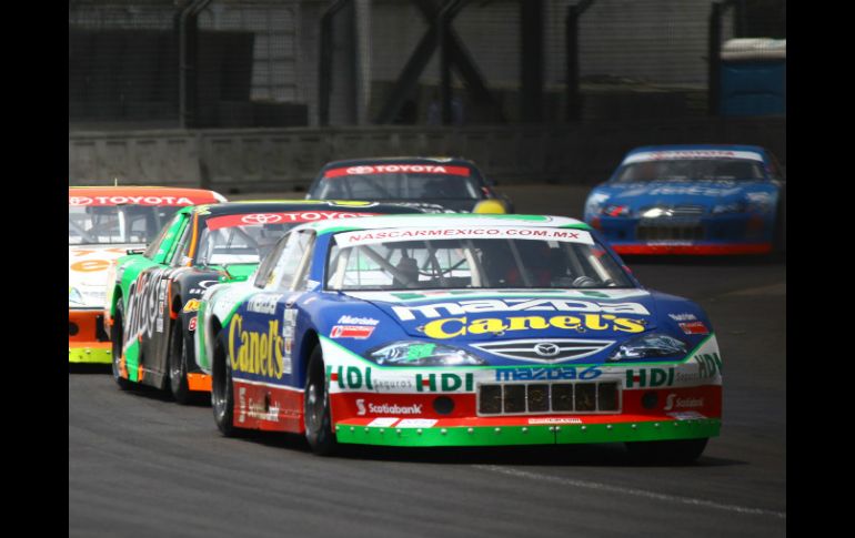 Diez pilotos, de entre 30 participantes, serán quienes pelearán por el campeonato Nascar México. MEXSPORT /