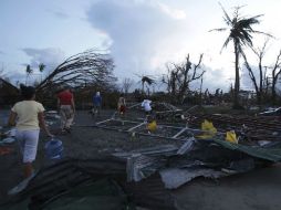 La Cruz Roja filipina y sus socios preparan una gran campaña de socorro. AP /