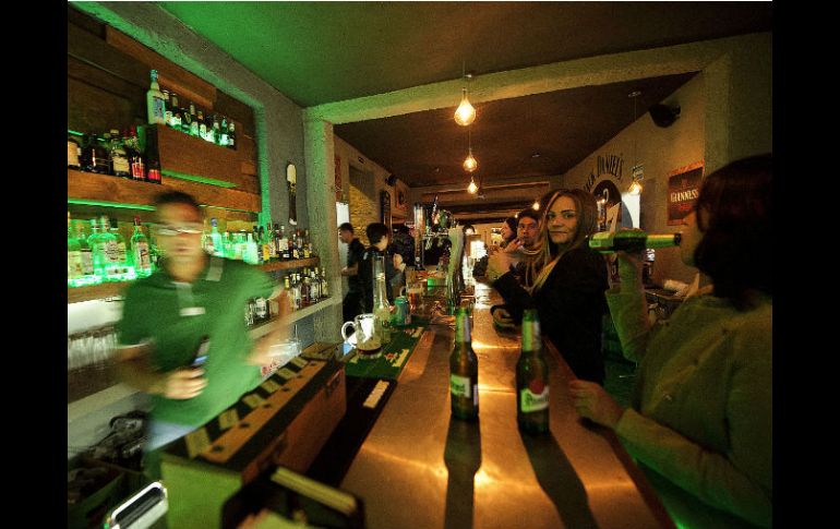 En con junto, en Guadalajara, Zapopan, Tlaquepaque y Tonalá hay mil 546 comercios dedicados a la venta de bebidas alcohólicas.  /