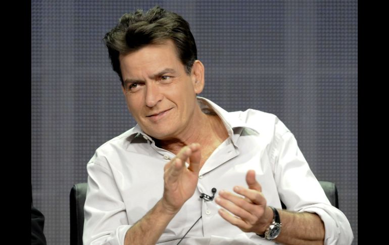 Consideran que Charlie Sheen está tan mal de la cabeza que no debe tener a sus hijos. ARCHIVO /