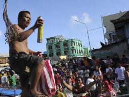 Autoridades filipinas han declarado el estado de calamidad tras el tifón. AP /