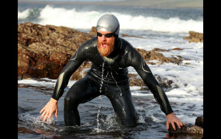 El nadador Sean Conway calificó la hazaña como ''lo más duro'' que ha hecho. AP /