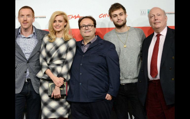 Los actores de la película ''Romeo y Julieta'' del director Carlo Carlei (c), en el Festival Internacional de Cine de Roma. EFE /