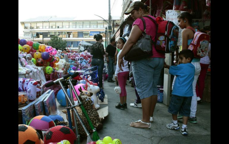 La supuesta cuota es exigida a comerciantes establecidos del Centro de Guadalajara. ARCHIVO /