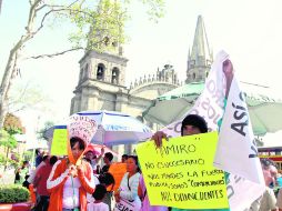 Vendedores ambulantes se manifestaron ayer contra el alcalde.  /