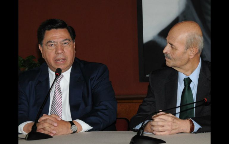 En la imagen, el secretario de gobierno Jesús Reyna junto al gobernador de Michoacán, Fausto Vallejo Figueroa. ARCHIVO /