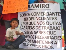 El día de ayer, vendedores ambulantes se manifestaron para pedirle al alcalde tapatío un lugar para vender. ARCHIVO /