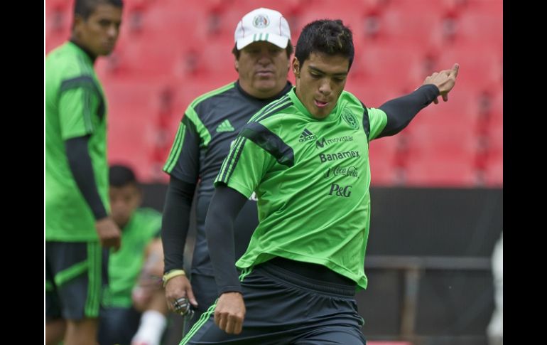 Raúl Jiménez es de la entera confianza del entrenador nacional. AFP /